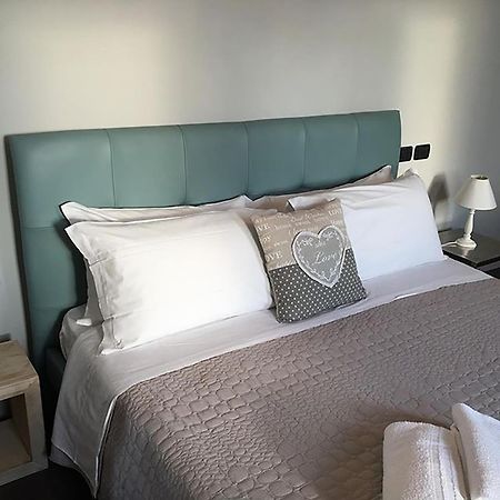 La Finestra Sul Porto Hotel เชเซนาติโก ภายนอก รูปภาพ