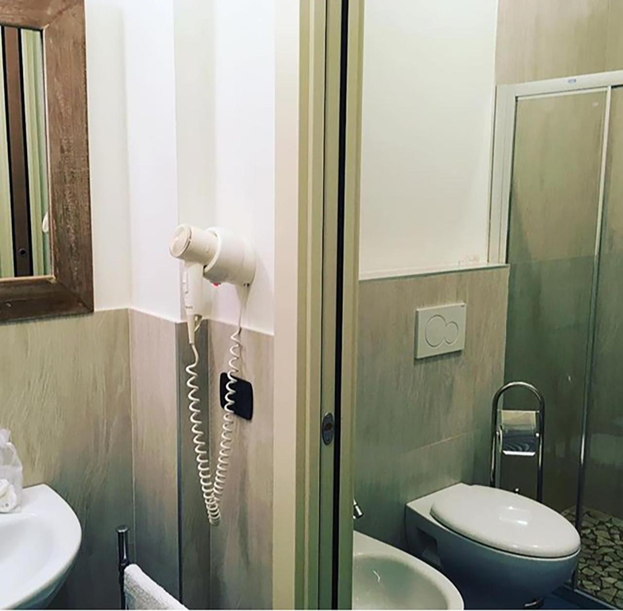 La Finestra Sul Porto Hotel เชเซนาติโก ภายนอก รูปภาพ